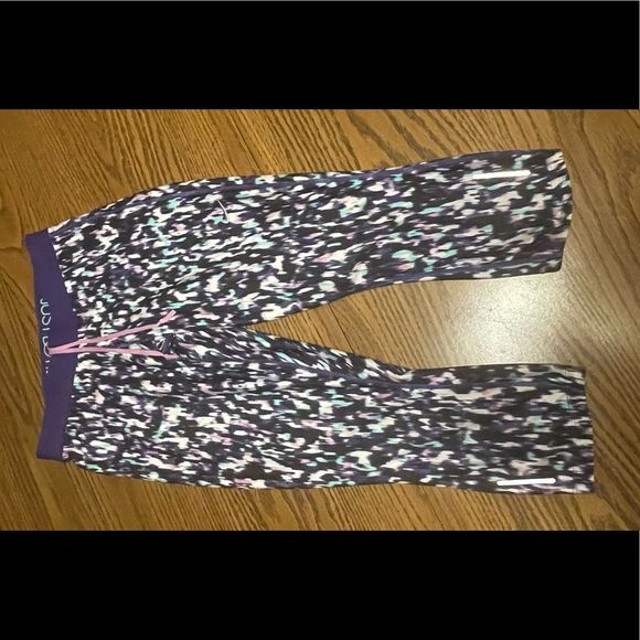 Nike Pants - Nike Women's Cropped Jogger Active Wear Leggings Size Medium. Purple & pink